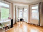 Wohn-Esszimmer / Erker - Charmante 2-Zimmer-Wohnung mit Balkon und Einbauküche im beliebten Heusteigviertel