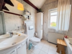 DG - Badezimmer - Sonnige 4-Zimmer-Maisonette mit Stellplatz – Wohnen im wunderschönen Fachwerkhaus!