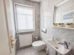 1.OG - Gäste-WC - Sonnige 4-Zimmer-Maisonette mit Stellplatz – Wohnen im wunderschönen Fachwerkhaus!