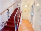 1.OG - Hausreingang // Aufgang DG - Sonnige 4-Zimmer-Maisonette mit Stellplatz – Wohnen im wunderschönen Fachwerkhaus!