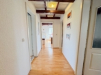 DG - Flur - Sonnige 4-Zimmer-Maisonette mit Stellplatz – Wohnen im wunderschönen Fachwerkhaus!
