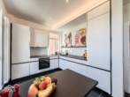 Küche - Hochwertig 3-Zimmerwohnung mit EBK, Balkon und Ausblick ins Grüne.