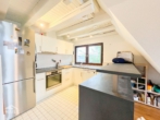 Küche - Helle 3-Zimmer-Maisonettewohnung mit EBK und sonnigem Balkon.