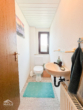 Separates WC - Helle 3-Zimmer-Maisonettewohnung mit EBK und sonnigem Balkon.