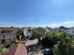 Ausblick - Helle 3-Zimmer-Maisonettewohnung mit EBK und sonnigem Balkon.