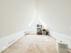 Schlafzimmer 2 - Helle 3-Zimmer-Maisonettewohnung mit EBK und sonnigem Balkon.