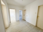 Flur - Sonnige 3,5-Zimmerwohnung mit toller Aussicht, Einbauküche und Garage! Auch WG-geeignet!