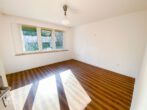 Schlafzimmer - Modernes Wohnen mit Blick ins Grüne – 2 Zimmer Wohnung mit zwei Balkonen und tollem Blick