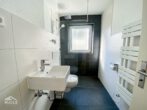 Badezimmer - Modernes Wohnen mit Blick ins Grüne – 2 Zimmer Wohnung mit zwei Balkonen und tollem Blick