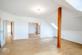 Wohnzimmer - Helle Dachgeschosswohnung mit traumhaftem Panoramablick in bester Lage von S-West