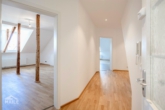 Eingangsbereich/ Flur - Helle Dachgeschosswohnung mit traumhaftem Panoramablick in bester Lage von S-West
