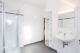 Badezimmer - Helle Dachgeschosswohnung mit traumhaftem Panoramablick in bester Lage von S-West