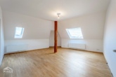 Wohnzimmer - Helle Dachgeschosswohnung mit traumhaftem Panoramablick in bester Lage von S-West