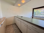 Küche - Gemütliche 2-Zimmer Wohnung mit Einbauküche und großzügigem Balkon!