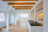 Esszimmer + Wohnzimmer - Hochwertige 2,5-Zimmer-Maisonettewohnung mit Designer-EBK und traumhaftem Blick über Stuttgart!