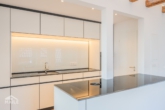 Küche - Hochwertige 2,5-Zimmer-Maisonettewohnung mit Designer-EBK und traumhaftem Blick über Stuttgart!