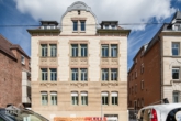 Hausansicht - Hochwertige 2,5-Zimmer-Maisonettewohnung mit Designer-EBK und traumhaftem Blick über Stuttgart!