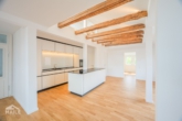 Esszimmer + Küche - Hochwertige 2,5-Zimmer-Maisonettewohnung mit Designer-EBK und traumhaftem Blick über Stuttgart!
