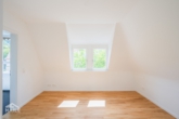 Schlafzimmer - Hochwertige 2,5-Zimmer-Maisonettewohnung mit Designer-EBK und traumhaftem Blick über Stuttgart!