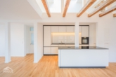 Küche + Galerie - Hochwertige 2,5-Zimmer-Maisonettewohnung mit Designer-EBK und traumhaftem Blick über Stuttgart!