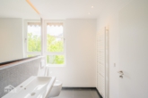 Badezimmer - Hochwertige 2,5-Zimmer-Maisonettewohnung mit Designer-EBK und traumhaftem Blick über Stuttgart!