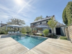 Pool - Luxuriöses Einfamilienhaus mit hochwertiger Ausstattung, traumhaftem Garten und Außenpool