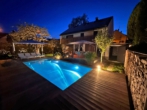 Pool nacht - Luxuriöses Einfamilienhaus mit hochwertiger Ausstattung, traumhaftem Garten und Außenpool