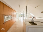 Küche - Großzügige und helle Traumwohnung am Waldrand mit tollem Balkon und offener Küche!