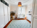 Kinder-/Arbeits-/Gästezimmer - Luxuriöse 5-Zimmer Altbauwohnung mit Einbauküche, zwei Balkonen und Garage!