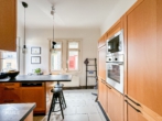 Küche - Luxuriöse 5-Zimmer Altbauwohnung mit Einbauküche, zwei Balkonen und Garage!