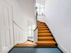 Treppenhaus - Luxuriöse 5-Zimmer Altbauwohnung mit Einbauküche, zwei Balkonen und Garage!