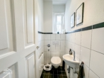 WC - Luxuriöse 5-Zimmer Altbauwohnung mit Einbauküche, zwei Balkonen und Garage!