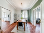 Essbereich - Luxuriöse 5-Zimmer Altbauwohnung mit Einbauküche, zwei Balkonen und Garage!