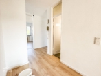 Flur - Sanierte 4-Zimmer Wohnung mit zwei Balkonen und Garage!
