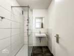 Badezimmer - Sanierte 4-Zimmer Wohnung mit zwei Balkonen und Garage!