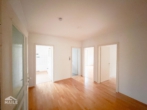 Flur - Sonnige 4-Zimmerwohnung mit 3 Balkonen in der schönen Lenzhalde!