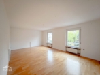 Wohnzimmer - Sonnige 4-Zimmerwohnung mit 3 Balkonen in der schönen Lenzhalde!