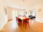 Essbereich OG - Bestlage am Waldrand! Repräsentatives 1-2 Familienhaus mit Garten und Garage.