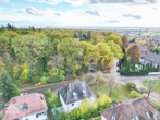 Aussenansichten - Bestlage am Waldrand! Repräsentatives 1-2 Familienhaus mit Garten und Garage.