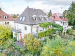Aussenansichten - Bestlage am Waldrand! Repräsentatives 1-2 Familienhaus mit Garten und Garage.