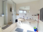 Badezimmer - Helle und gemütliche 2-Zimmer Dachgeschosswohnung mit EBK, Balkon und TG-Stellplatz!