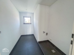 Abstellraum - Neuwertige Luxuswohnung mit Terrasse und Einbauküche