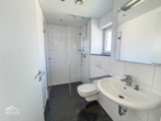 Gäste Bad - Neuwertige Luxuswohnung mit Terrasse und Einbauküche