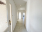 Flur - Sonnige 3,5-Zimmerwohnung mit toller Aussicht, Einbauküche und Garage! Auch WG-geeignet!