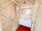 Badezimmer - Sonnige 3,5-Zimmerwohnung mit toller Aussicht, Einbauküche und Garage! Auch WG-geeignet!