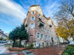 Hausansicht - Charmante 2,5 Zimmer-Altbau-Wohnung mit EBK und Balkon