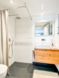 Gästebadezimmer - guest bathroom - Luxuriöses Einfamilienhaus mit Garage und Pool! – Luxurious detached house with garage and pool!