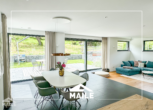 Wohn-/Essbereich - Living/dining area - Luxuriöses Einfamilienhaus mit Garage und Pool! – Luxurious detached house with garage and pool!