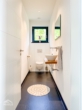 Gäste-WC - guest toilet - Luxuriöses Einfamilienhaus mit Garage und Pool! – Luxurious detached house with garage and pool!