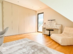 Schlafzimmer- bedroom - Luxuriöses Einfamilienhaus mit Garage und Pool! – Luxurious detached house with garage and pool!